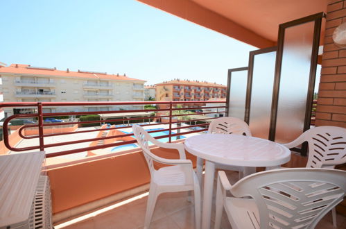 Photo 3 - 1 bedroom Apartment in Torroella de Montgrí with swimming pool and sea view