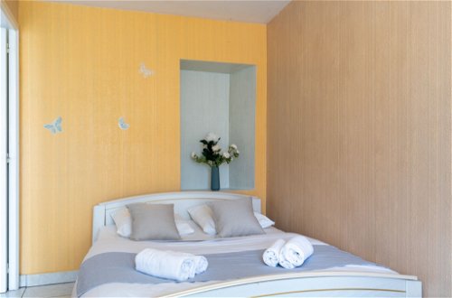 Foto 9 - Appartamento con 2 camere da letto a Carnac con giardino e vista mare