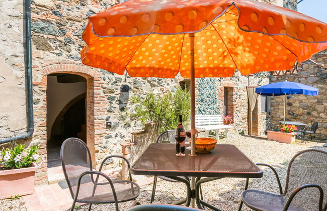 3 bedroom Apartment in Castelnuovo di Val di Cecina with swimming pool and garden - Photo 48