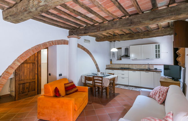 3 bedroom Apartment in Castelnuovo di Val di Cecina with swimming pool and garden - Photo 5