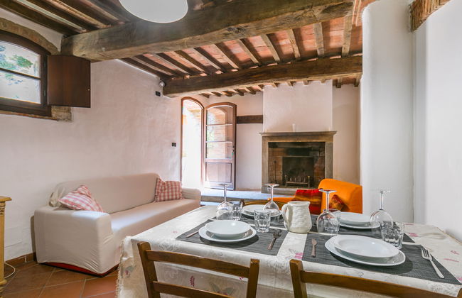 3 bedroom Apartment in Castelnuovo di Val di Cecina with swimming pool and garden - Photo 4