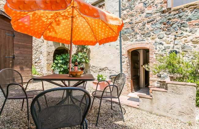 3 bedroom Apartment in Castelnuovo di Val di Cecina with swimming pool and garden - Photo 34