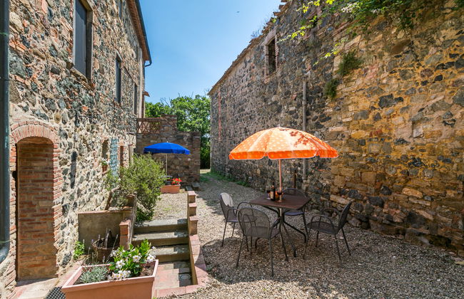 3 bedroom Apartment in Castelnuovo di Val di Cecina with swimming pool and garden - Photo 32