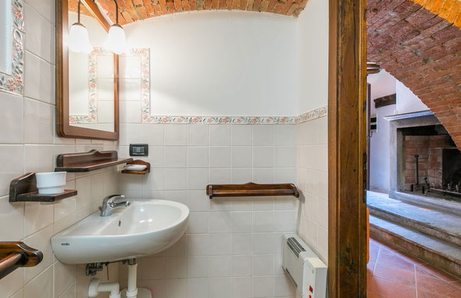 3 bedroom Apartment in Castelnuovo di Val di Cecina with swimming pool and garden - Photo 30