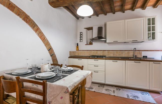 3 bedroom Apartment in Castelnuovo di Val di Cecina with swimming pool and garden - Photo 6