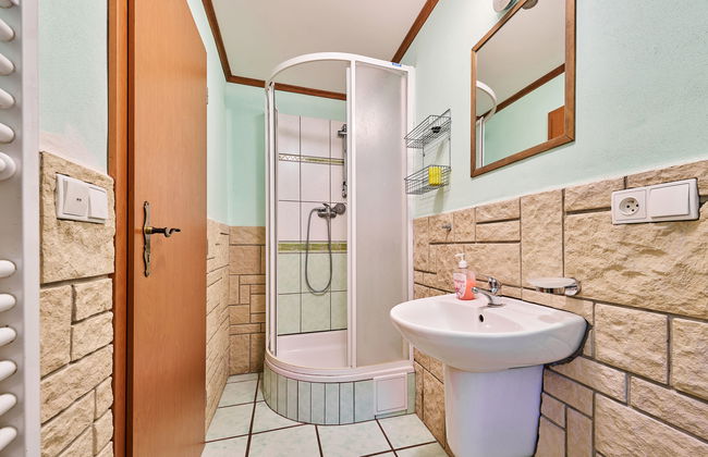 Apartamento de 1 quarto em Stárkov com piscina e jardim - Foto 15