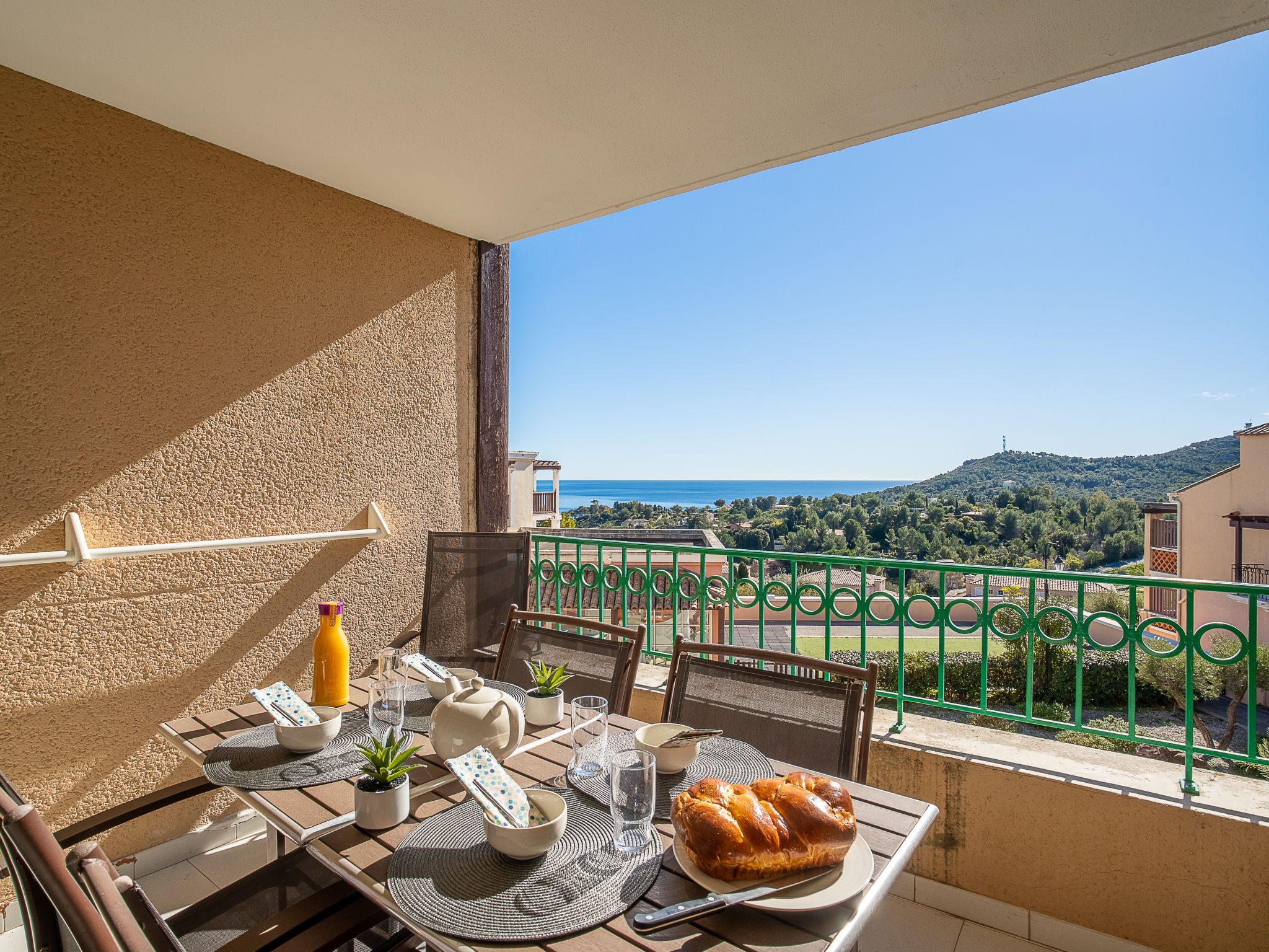 Foto 1 - Apartment mit 1 Schlafzimmer in Saint-Raphaël mit schwimmbad und blick aufs meer