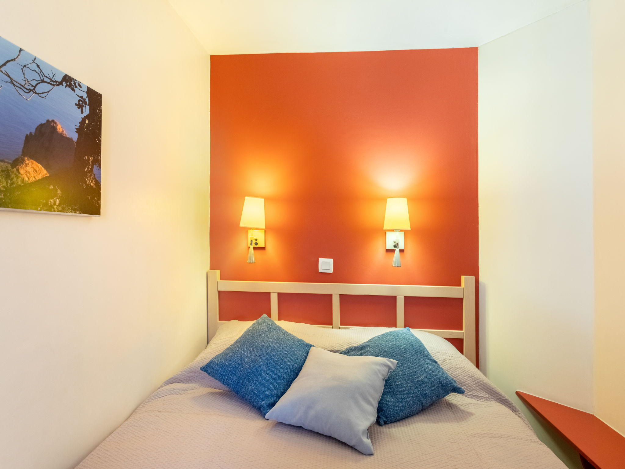 Foto 10 - Appartamento con 1 camera da letto a Saint-Raphaël con piscina e vista mare