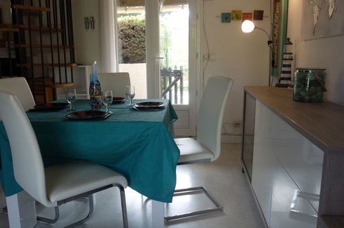 Foto 9 - Haus mit 1 Schlafzimmer in Saint-Cyprien mit terrasse und blick aufs meer