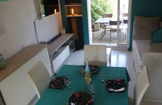 Foto 1 - Haus mit 1 Schlafzimmer in Saint-Cyprien mit terrasse und blick aufs meer