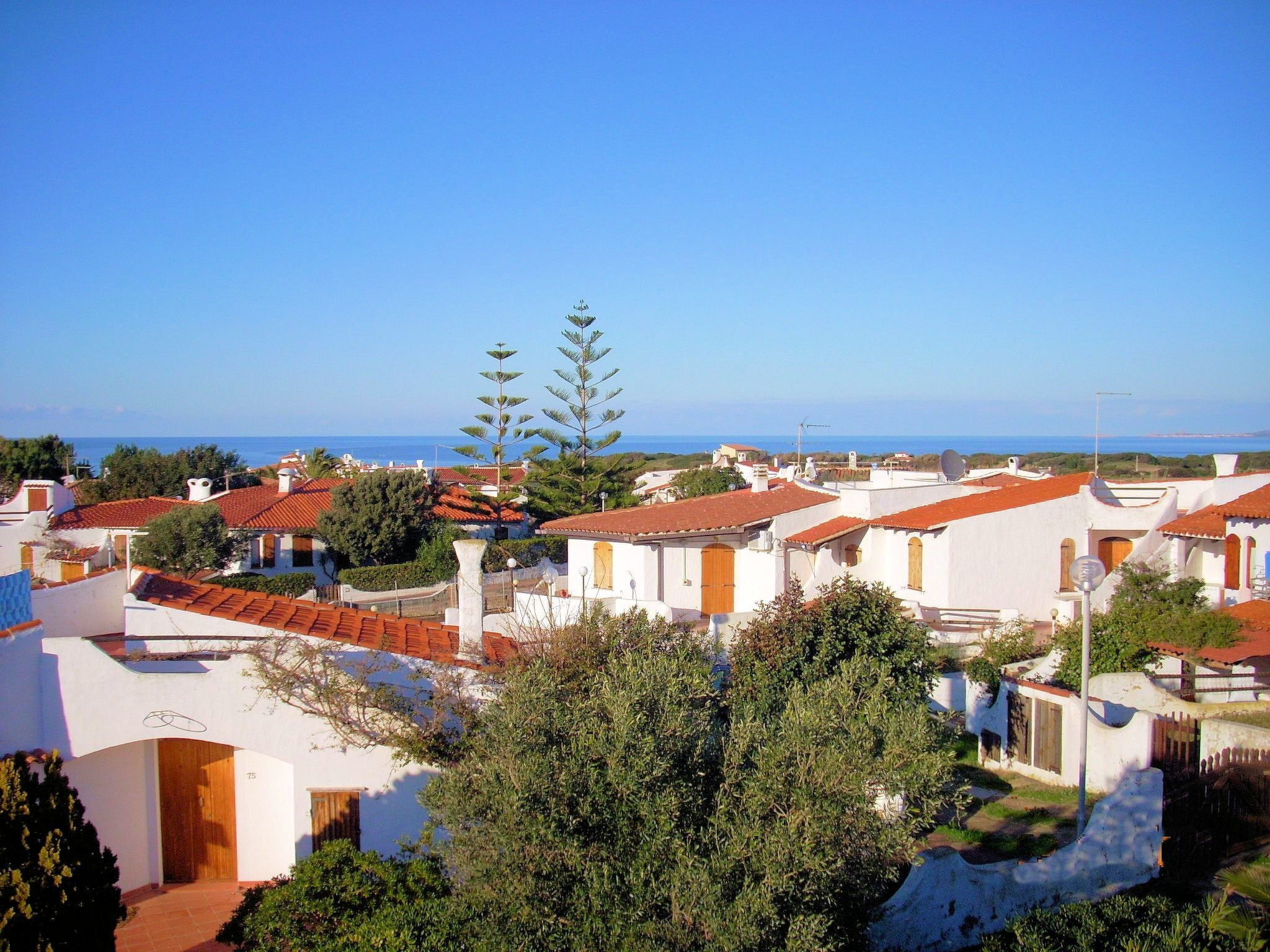 Foto 1 - Casa de 4 quartos em Valledoria com jardim e vistas do mar