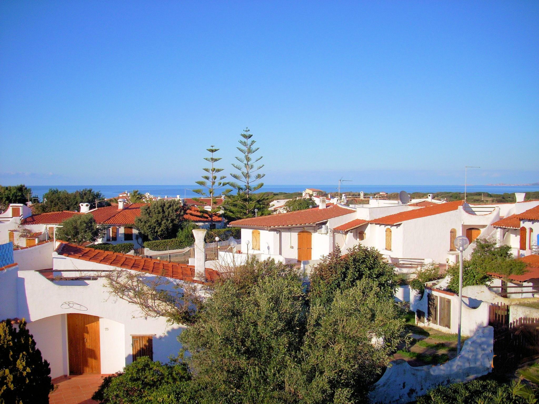 Foto 1 - Casa de 4 habitaciones en Valledoria con jardín y vistas al mar