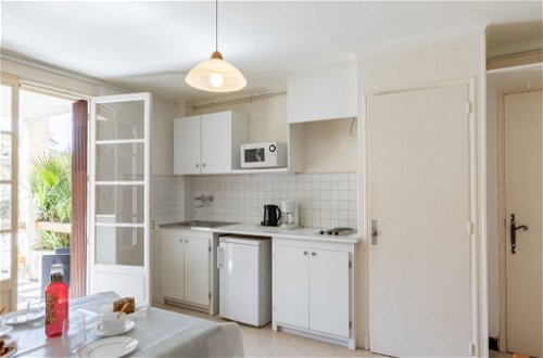Foto 13 - Appartamento con 1 camera da letto a Saint-Cyr-sur-Mer con terrazza e vista mare