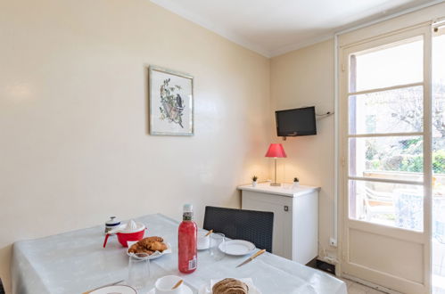 Foto 6 - Apartment mit 1 Schlafzimmer in Saint-Cyr-sur-Mer mit terrasse und blick aufs meer