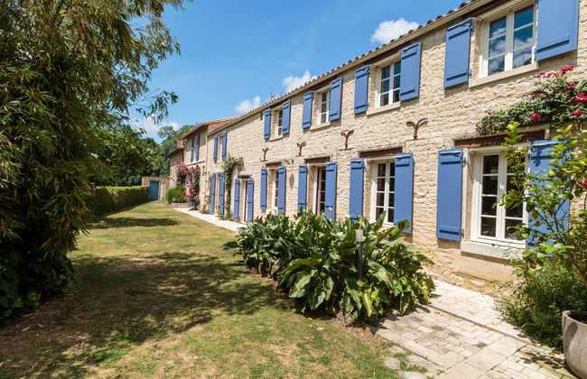 Casa de 5 quartos em Mauzé-sur-le-Mignon com piscina privada e jardim - Foto 1