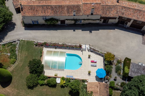 Foto 35 - Casa con 4 camere da letto a Mauzé-sur-le-Mignon con piscina privata e terrazza