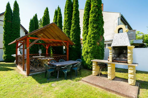 Foto 3 - Casa de 5 quartos em Balatonföldvár com jardim e terraço