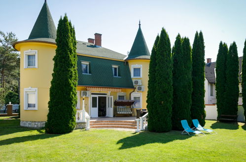 Foto 1 - Casa con 5 camere da letto a Balatonföldvár con giardino e terrazza