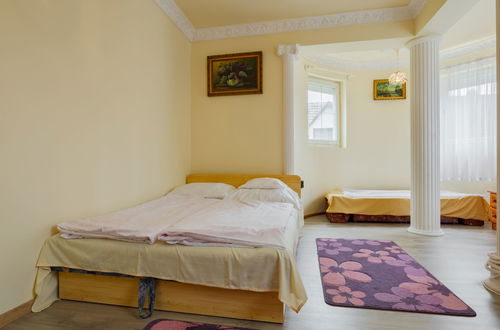 Foto 14 - Casa de 5 quartos em Balatonföldvár com jardim e terraço