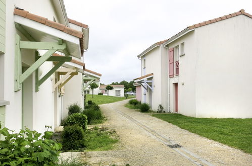 Foto 11 - Haus mit 1 Schlafzimmer in Talmont-Saint-Hilaire mit schwimmbad und blick aufs meer