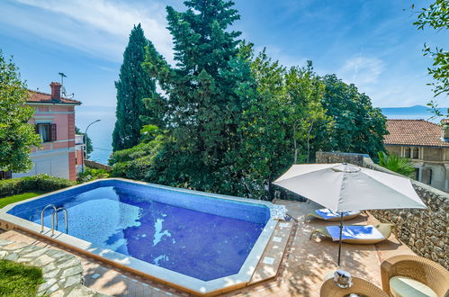 Foto 1 - Casa con 4 camere da letto a Mošćenička Draga con piscina privata e vista mare