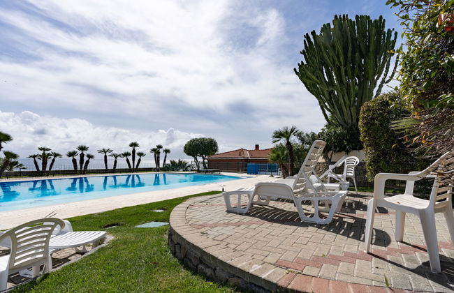 Apartamento de 2 quartos em Cipressa com piscina e jardim - Foto 8