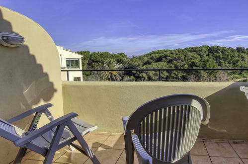 Photo 21 - 2 bedroom Apartment in Six-Fours-les-Plages with swimming pool and sea view