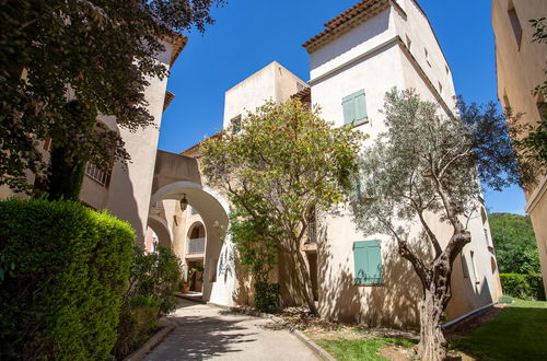 Photo 29 - 2 bedroom Apartment in Six-Fours-les-Plages with swimming pool and terrace