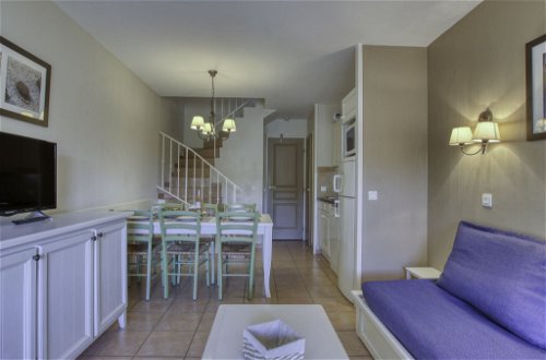 Foto 15 - Appartamento con 2 camere da letto a Six-Fours-les-Plages con piscina e vista mare