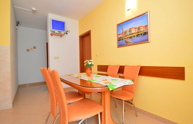 Apartamento de 2 quartos em Trogir com piscina e jardim - Foto 5