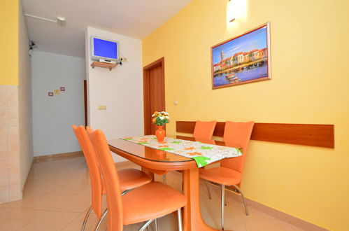 Foto 5 - Apartamento de 2 quartos em Trogir com piscina e vistas do mar