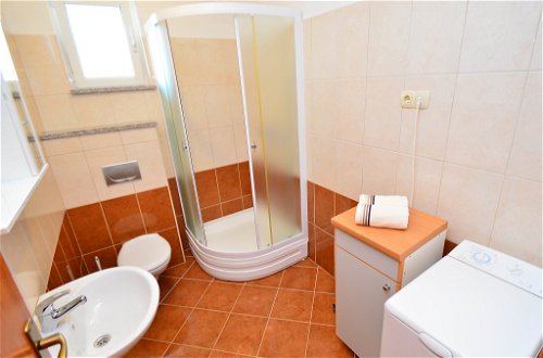 Foto 11 - Appartamento con 2 camere da letto a Trogir con piscina e vista mare