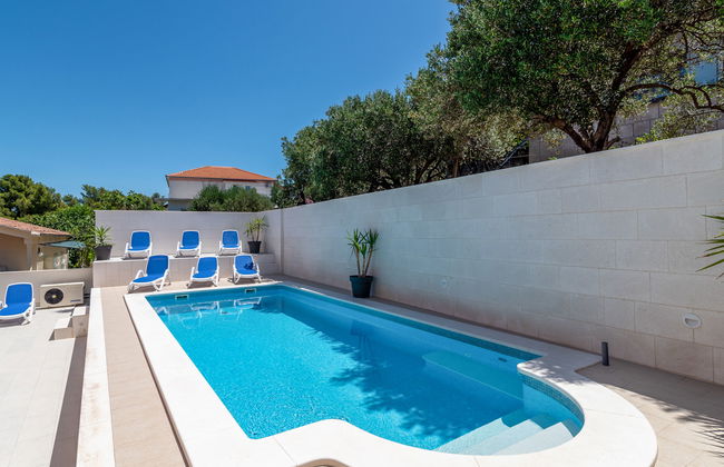 Apartamento de 2 quartos em Trogir com piscina e jardim - Foto 13