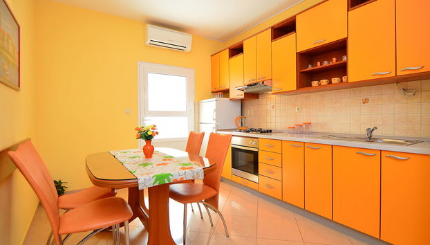 Apartamento de 2 quartos em Trogir com piscina e jardim - Foto 4