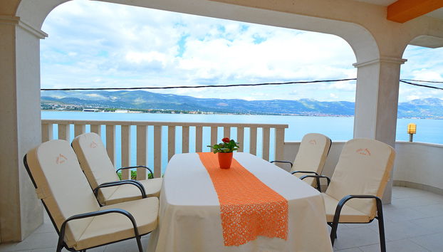 Apartamento de 2 quartos em Trogir com piscina e jardim - Foto 3