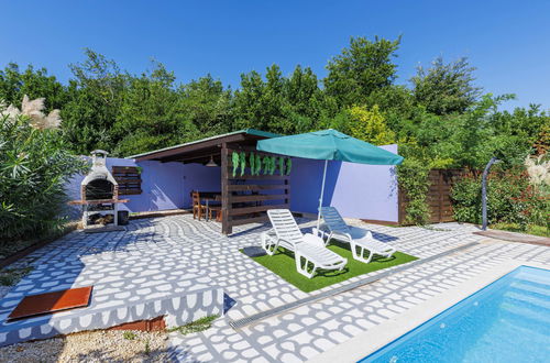 Foto 27 - Haus mit 4 Schlafzimmern in Umag mit privater pool und garten