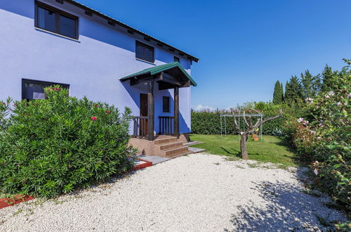 Foto 35 - Haus mit 4 Schlafzimmern in Umag mit privater pool und garten