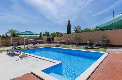 Foto 6 - Casa de 4 quartos em Umag com piscina privada e jardim