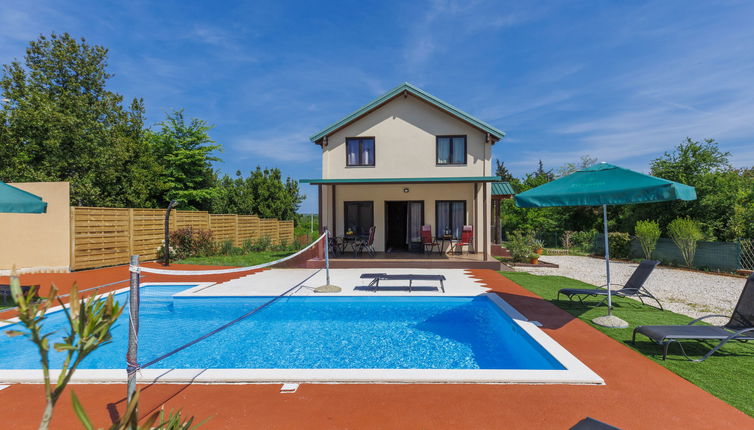 Foto 1 - Casa de 4 quartos em Umag com piscina privada e jardim