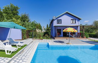 Photo 1 - Maison de 4 chambres à Umag avec piscine privée et jardin