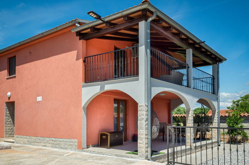 Photo 17 - Maison de 2 chambres à Pula avec jardin et terrasse