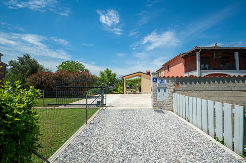 Photo 15 - Maison de 2 chambres à Pula avec jardin et terrasse