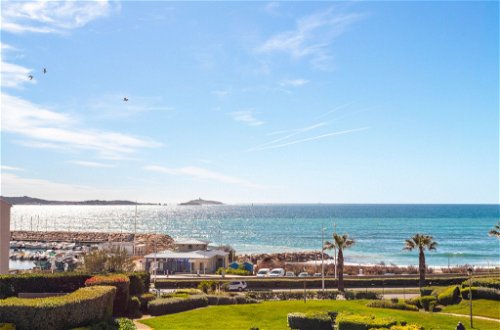 Photo 3 - 1 bedroom Apartment in Six-Fours-les-Plages with swimming pool and sea view