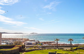 Foto 3 - Apartamento de 1 habitación en Six-Fours-les-Plages con piscina y vistas al mar