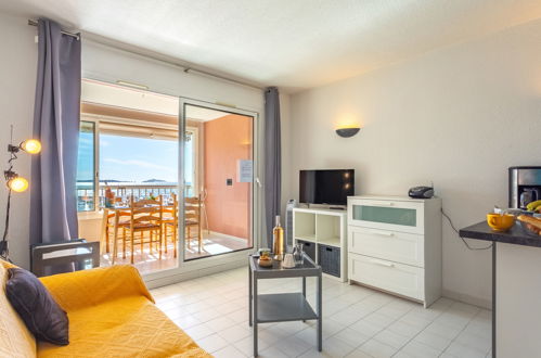 Foto 10 - Apartment mit 1 Schlafzimmer in Six-Fours-les-Plages mit schwimmbad und blick aufs meer