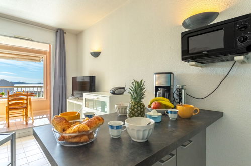 Foto 4 - Apartamento de 1 quarto em Six-Fours-les-Plages com piscina e terraço