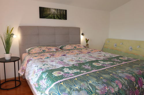 Foto 16 - Appartamento con 2 camere da letto a Mošćenička Draga con piscina privata e vista mare