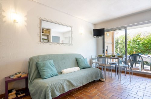 Foto 6 - Apartamento de 1 habitación en Roquebrune-sur-Argens con piscina y vistas al mar