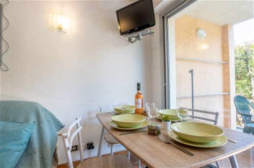 Foto 8 - Apartamento de 1 habitación en Roquebrune-sur-Argens con piscina y vistas al mar