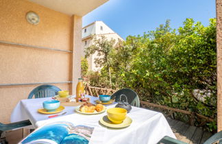 Foto 1 - Apartment mit 1 Schlafzimmer in Roquebrune-sur-Argens mit schwimmbad und blick aufs meer